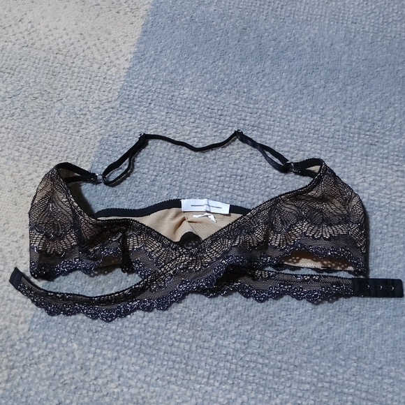 Madalynne x Out From Under Lace Crisscross Halter Bralette Bra NWOT - Picture 11 of 13